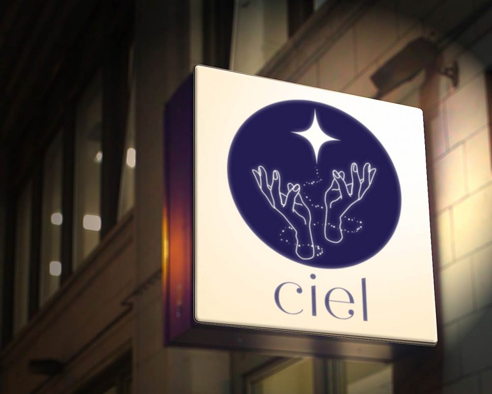 Leuchtschild mti dem ciel Logo auf weiß